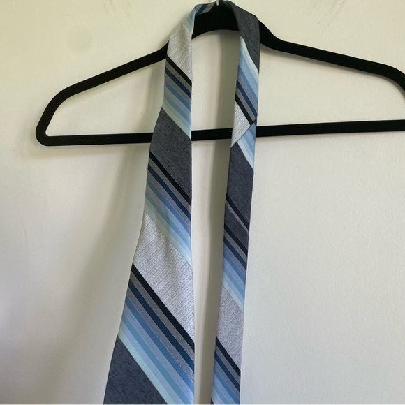 Vintage Christian Dior Monsieur Tie in Diagonal Blue Shades - Picture 2 of 8